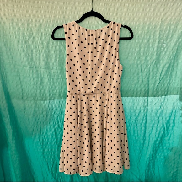 Express dress - key hole cut out - off white with black polka dots - size 6 - Picture 3 of 4